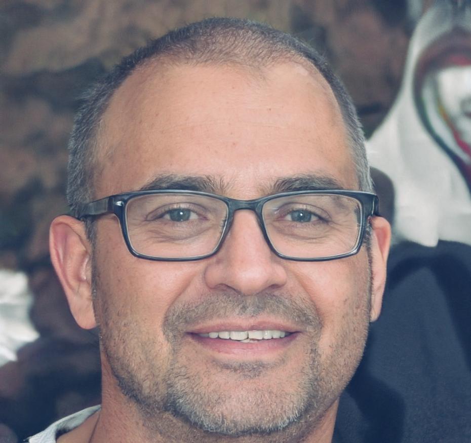 Instructor Ricardo Villalobos